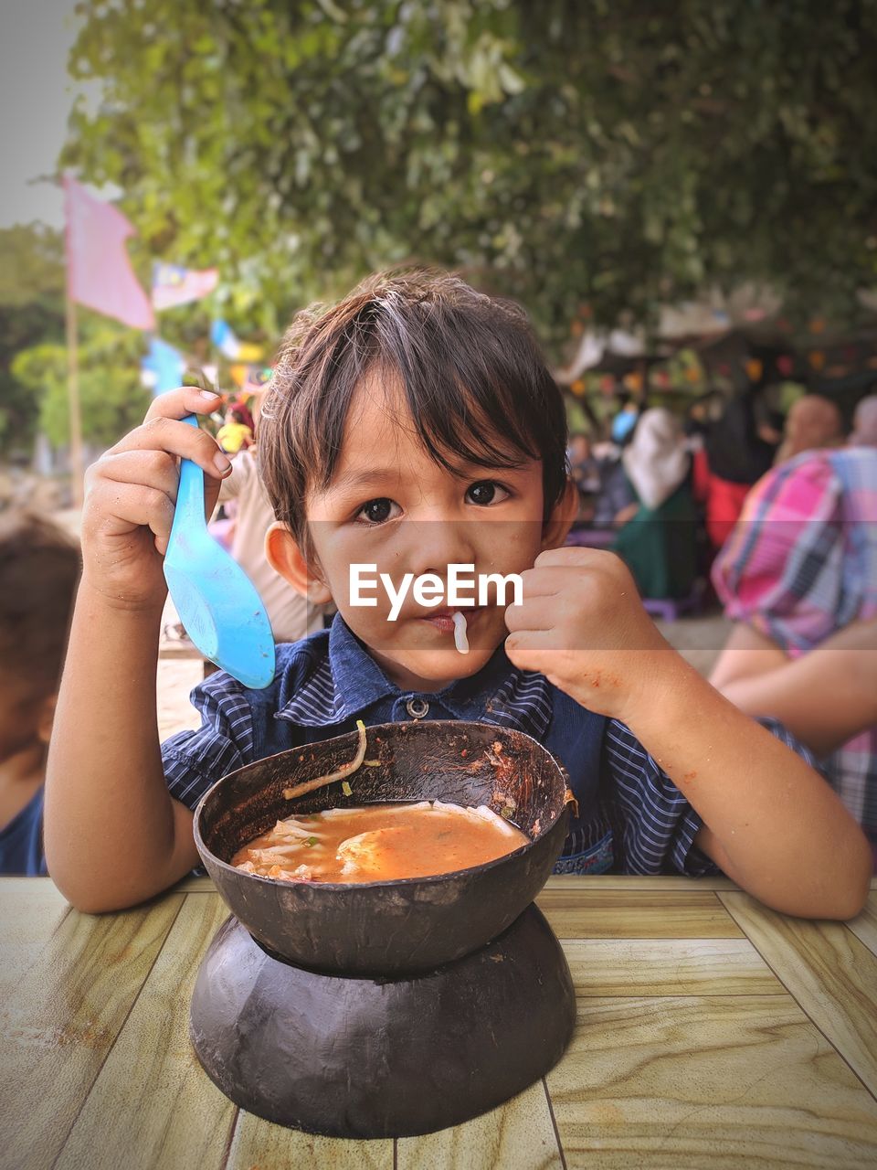 PORTRAIT OF BOY HOLDING FOOD