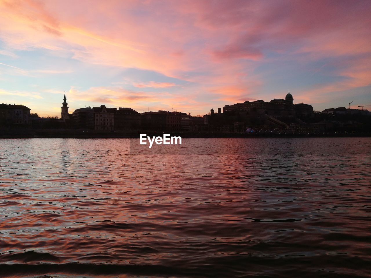 VIEW OF CITYSCAPE AT SUNSET