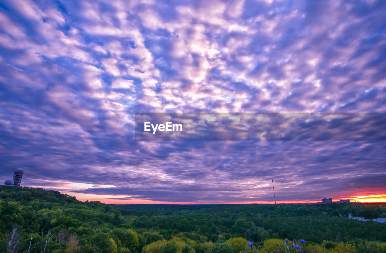 SCENIC VIEW OF FIELD AGAINST SKY AT SUNSET