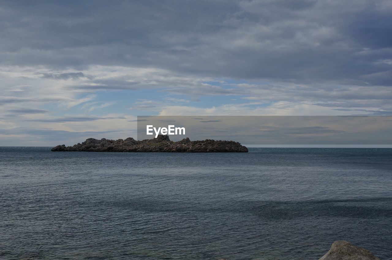 VIEW OF SEA AGAINST SKY