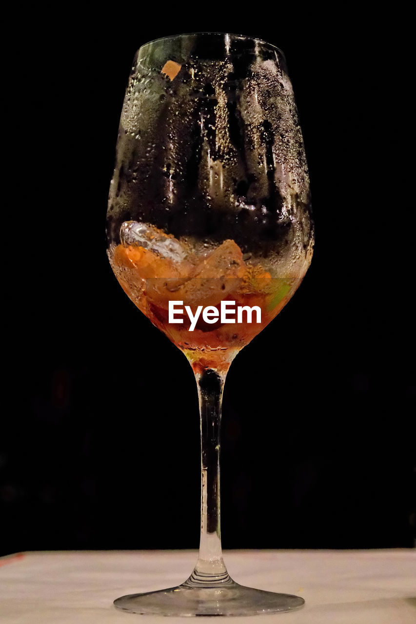 CLOSE-UP OF BEER GLASS AGAINST BLACK BACKGROUND