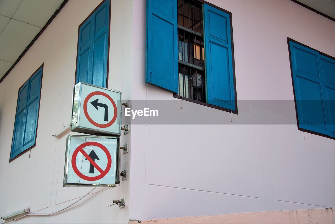 ROAD SIGN ON BUILDING WALL