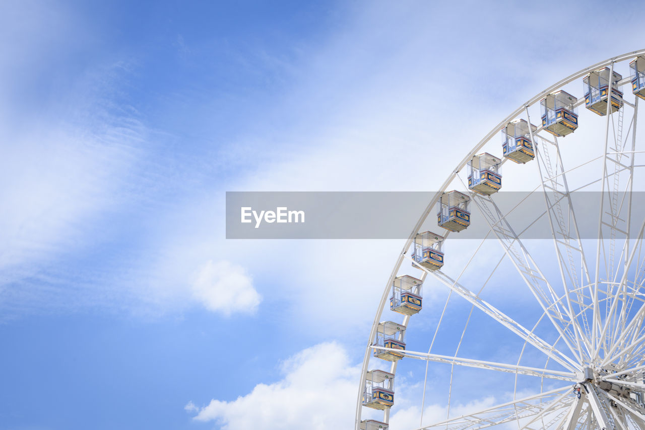 LOW ANGLE VIEW OF FERRIS WHEEL