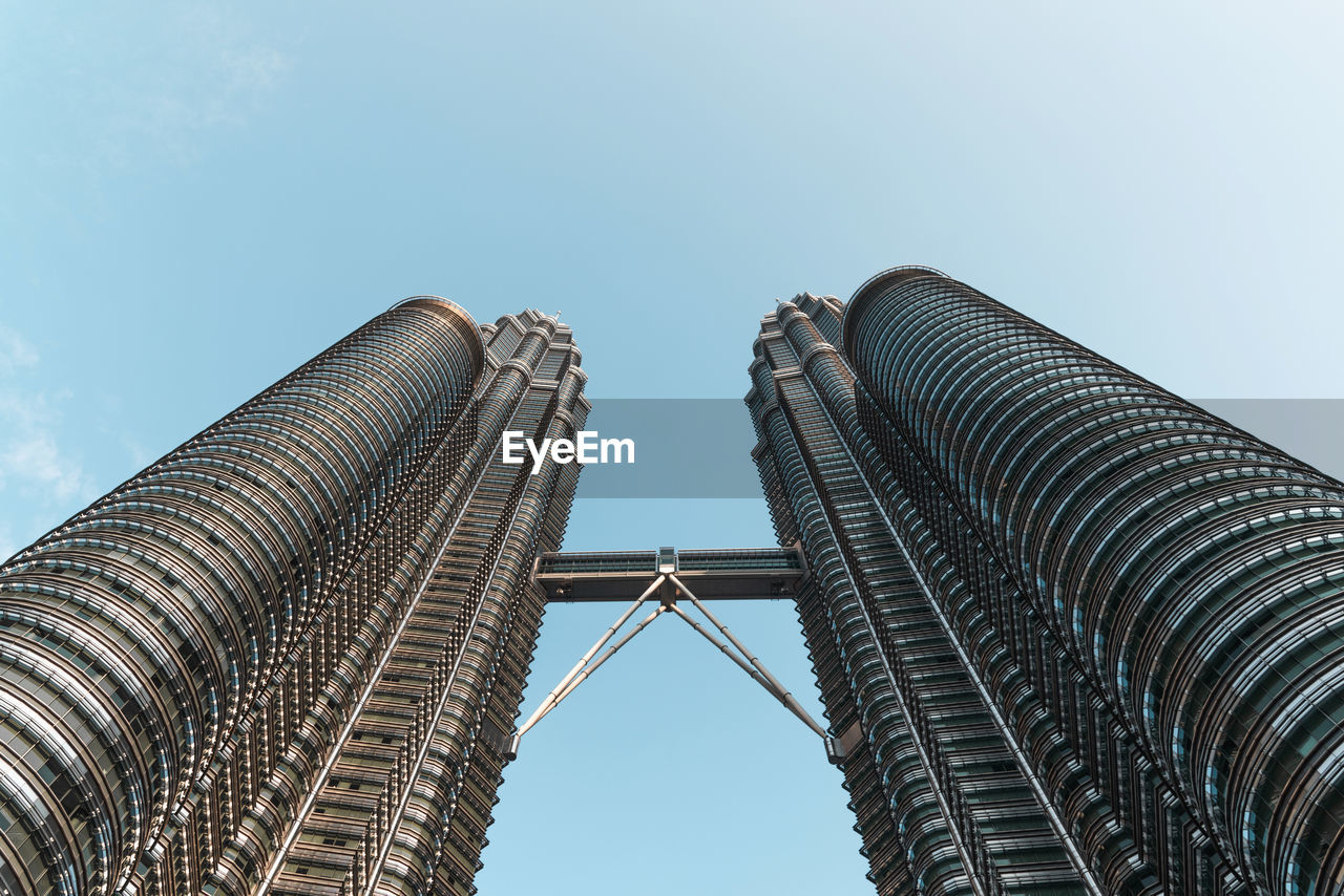 LOW ANGLE VIEW OF BUILDINGS IN CITY AGAINST SKY