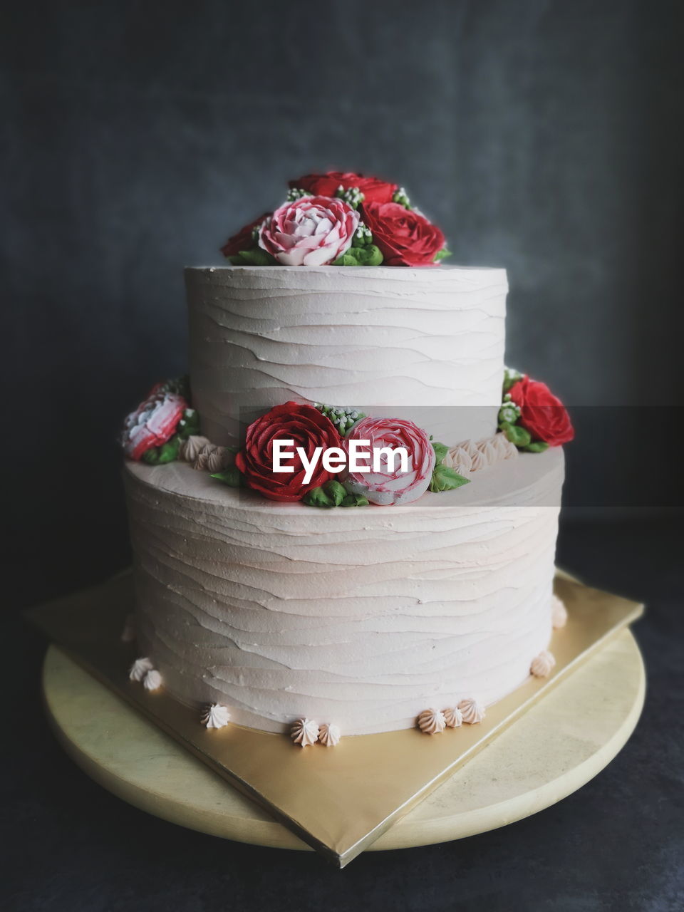 CLOSE-UP OF CHOCOLATE CAKE