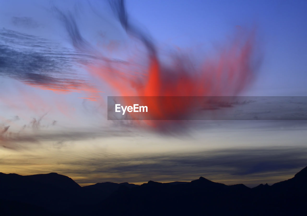 SCENIC VIEW OF SILHOUETTE MOUNTAIN AGAINST SKY