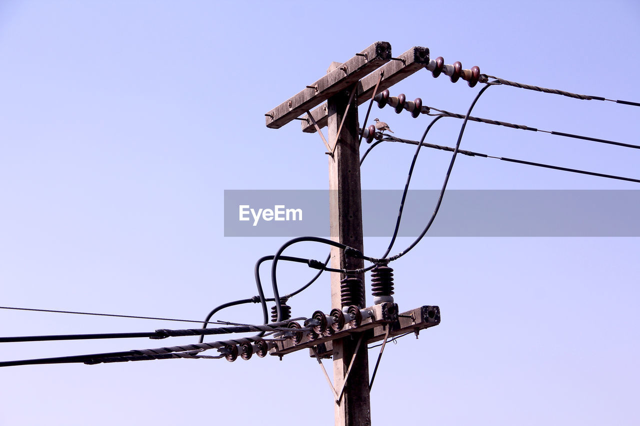 LOW ANGLE VIEW OF ELECTRICITY PYLON AGAINST BLUE SKY