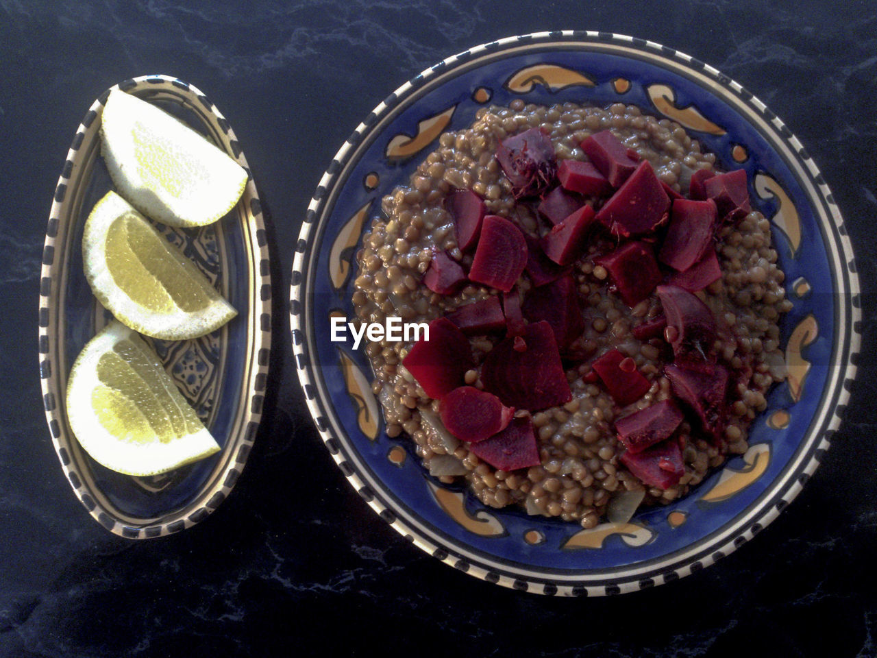 HIGH ANGLE VIEW OF DESSERT IN PLATE ON TRAY