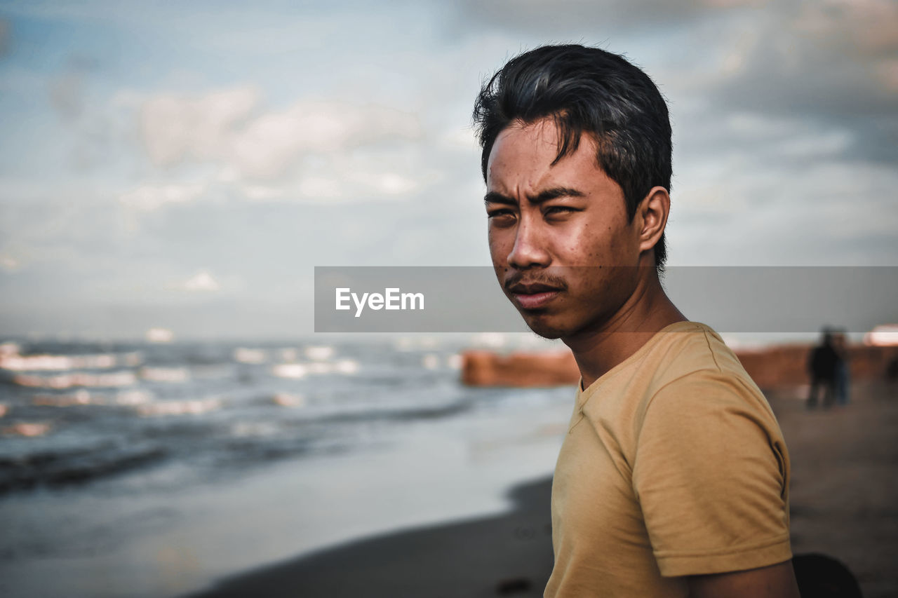 Man looking at sea against sky