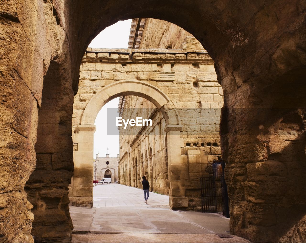 ARCHWAY OF A BUILDING