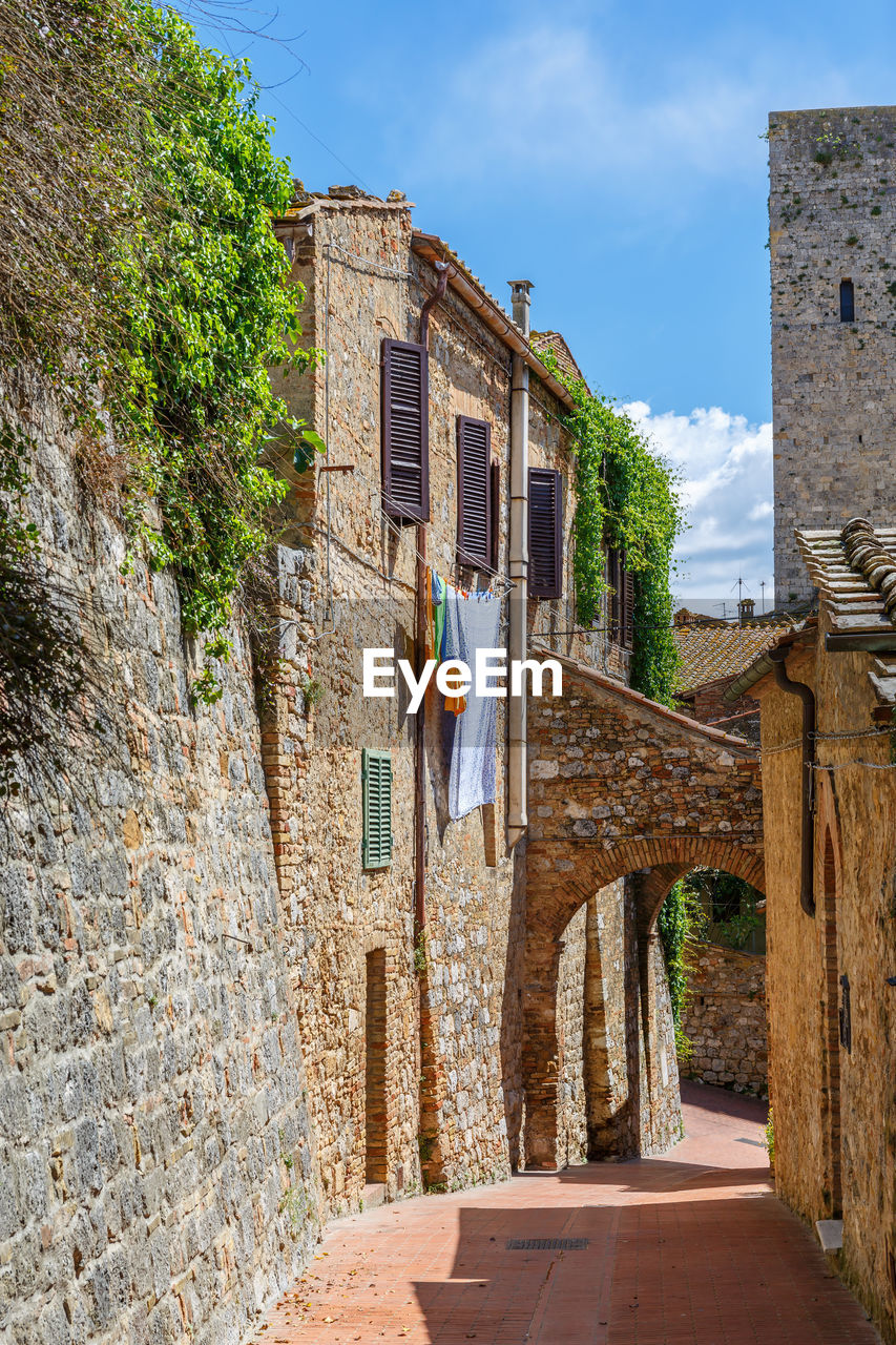 Alley with hanging laundry in an old italian village