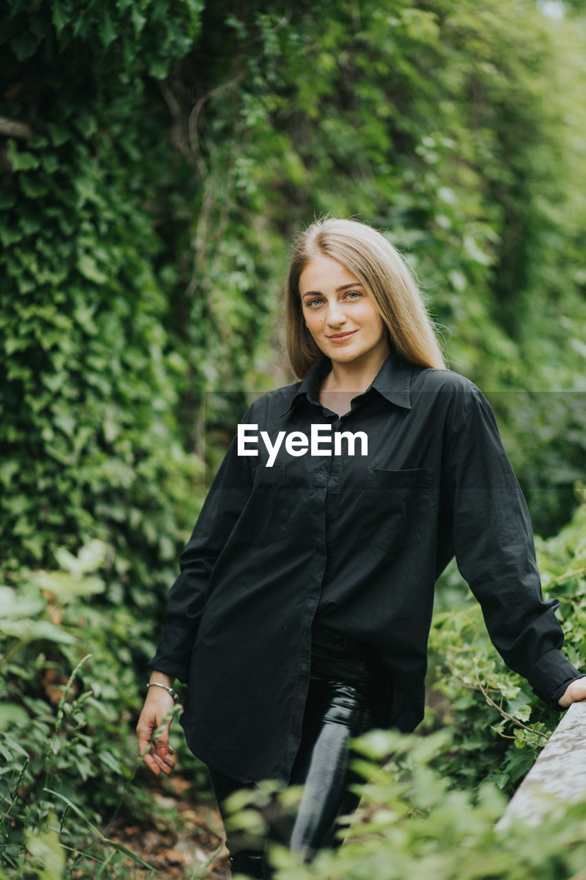 PORTRAIT OF YOUNG WOMAN IN FOREST