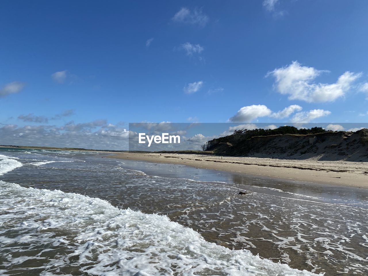 PANORAMIC VIEW OF BEACH AGAINST SKY