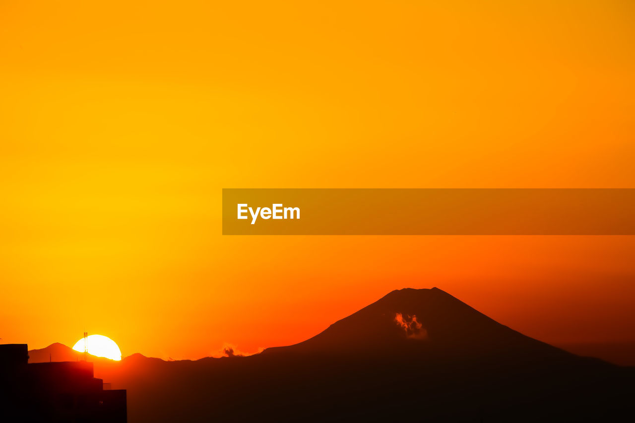 SCENIC VIEW OF SILHOUETTE LANDSCAPE AGAINST ROMANTIC SKY