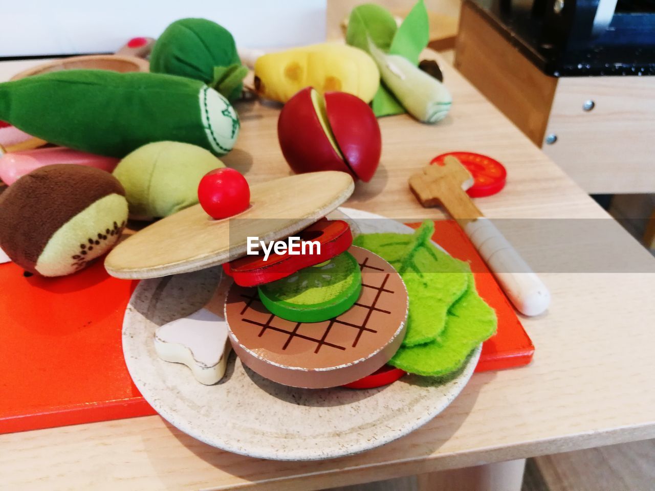 HIGH ANGLE VIEW OF CHOPPED FRUITS ON TABLE