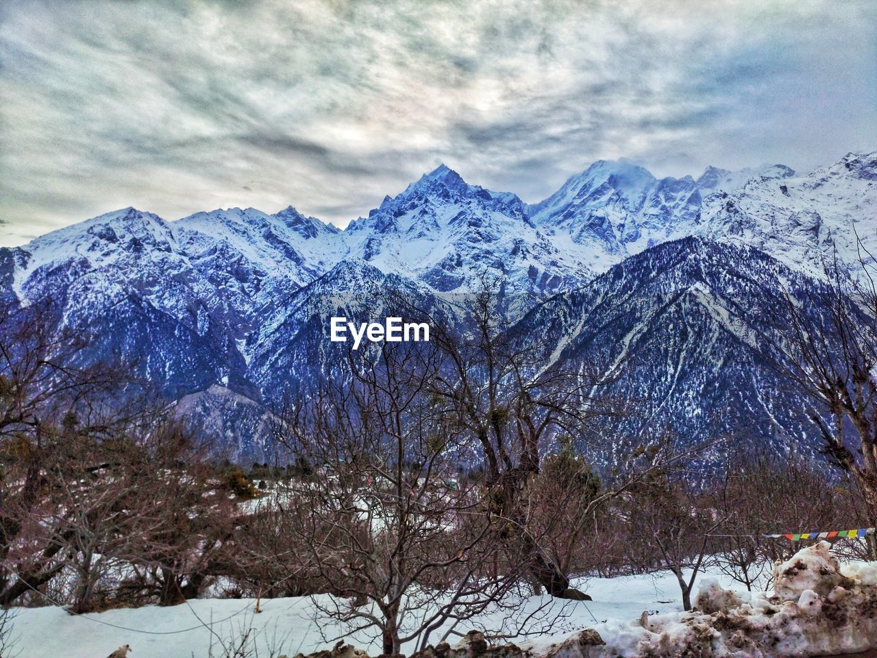 SNOWCAPPED MOUNTAINS AGAINST SKY