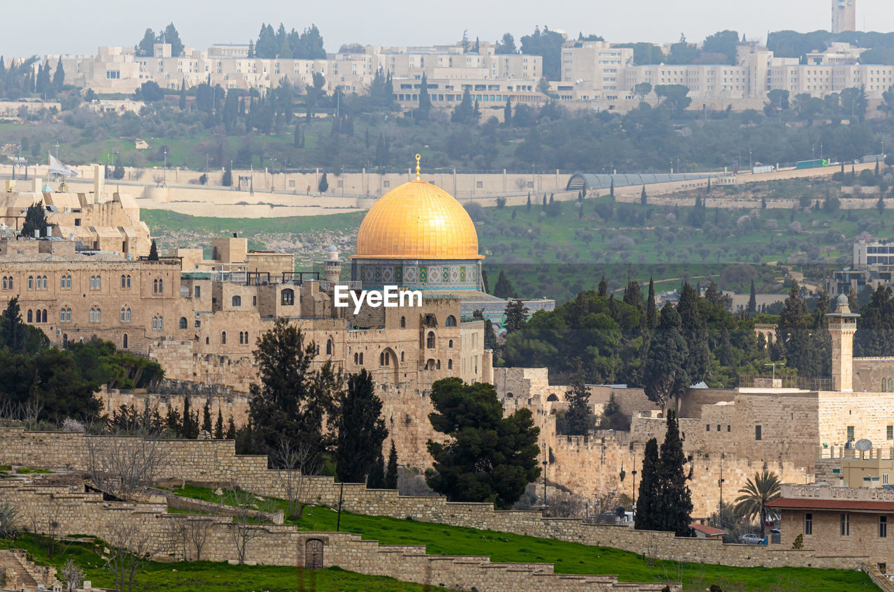 PANORAMIC VIEW OF CITY BUILDINGS