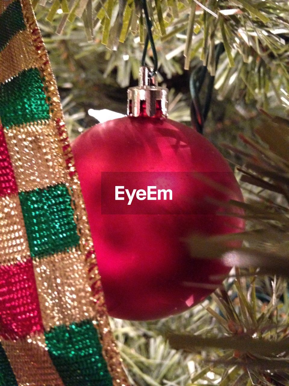 CLOSE-UP OF CHRISTMAS TREE HANGING ON TABLE