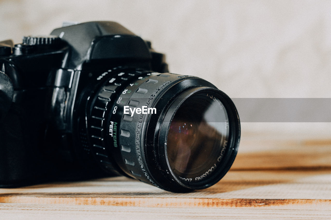 camera, camera lens, lens - optical instrument, technology, photographic equipment, lens - eye, indoors, digital slr, close-up, lens, black, photographing, single object, no people, activity, focus on foreground, retro styled, still life