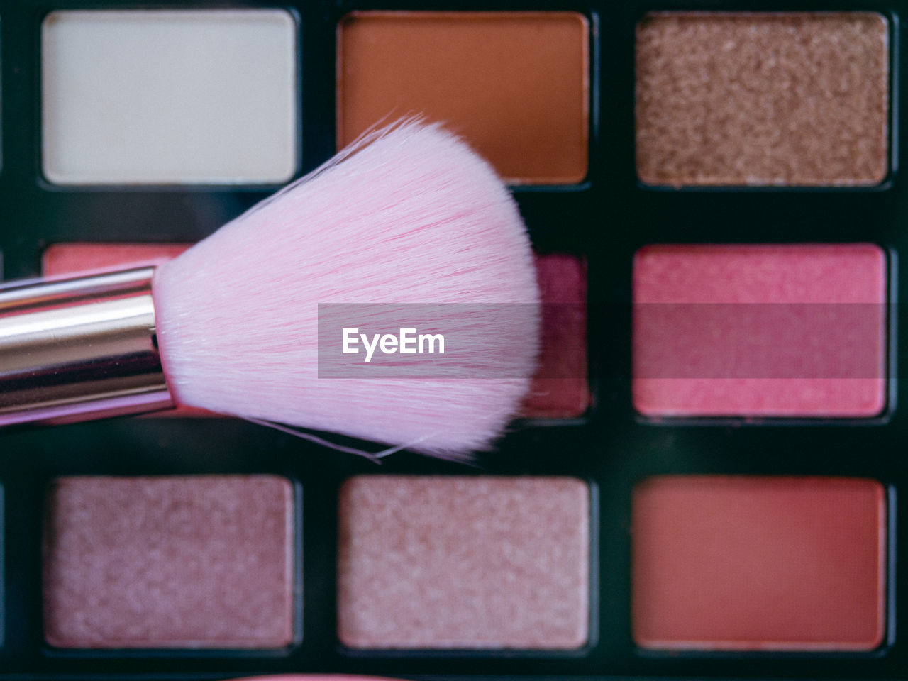 human eye, brush, make-up, make-up brush, cosmetics, beauty product, pink, indoors, close-up, variation, eye shadow, studio shot, still life, directly above