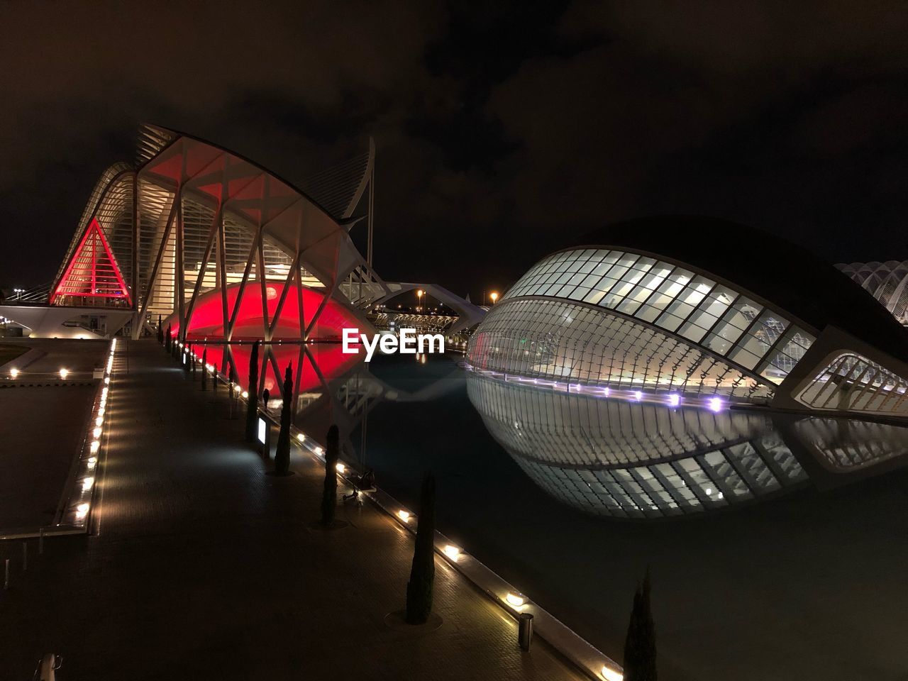 ILLUMINATED FERRIS WHEEL IN CITY