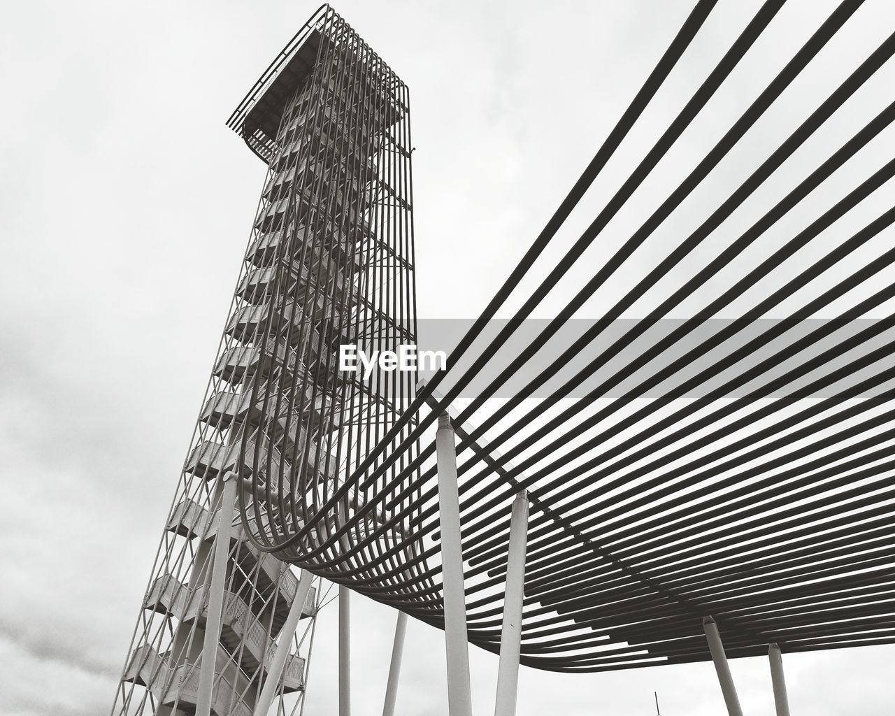 LOW ANGLE VIEW OF OFFICE BUILDING AGAINST SKY