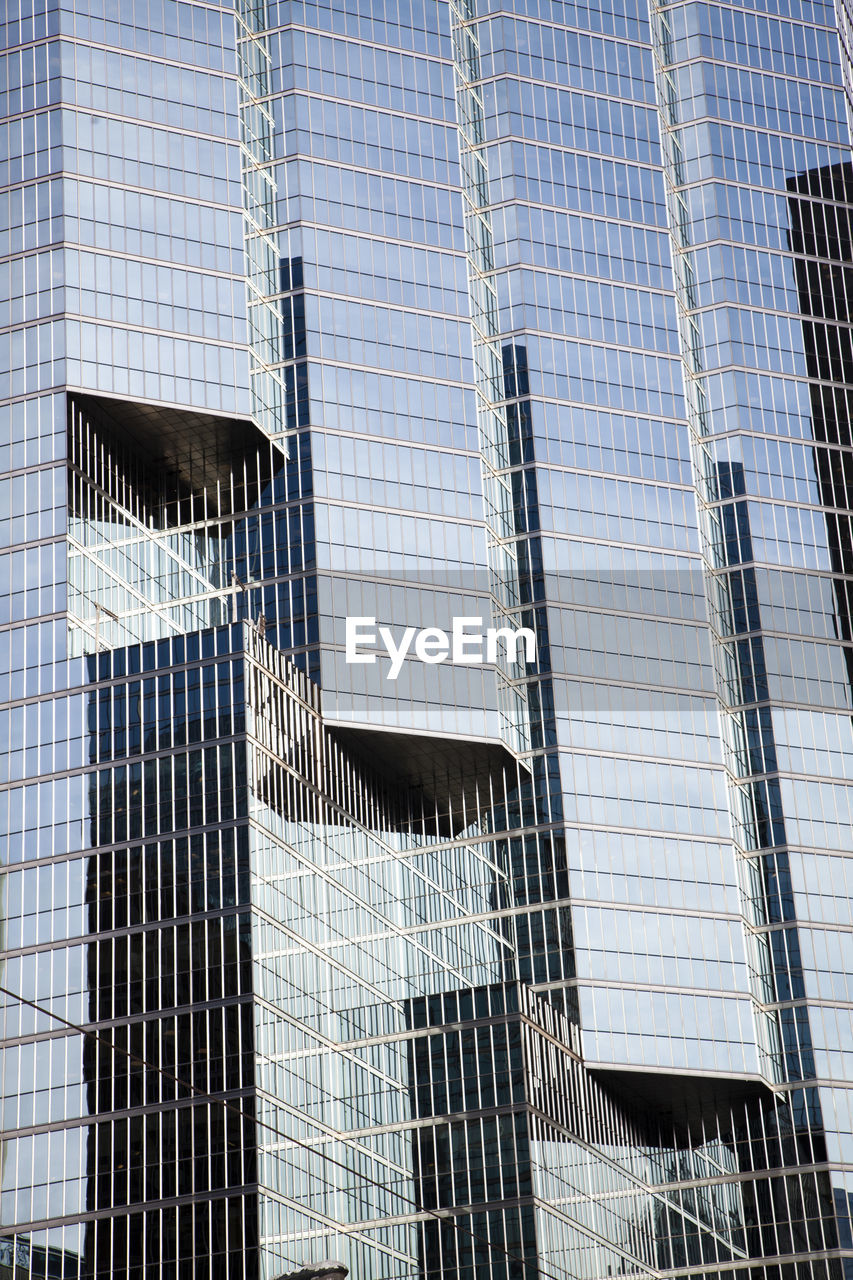 LOW ANGLE VIEW OF MODERN BUILDING