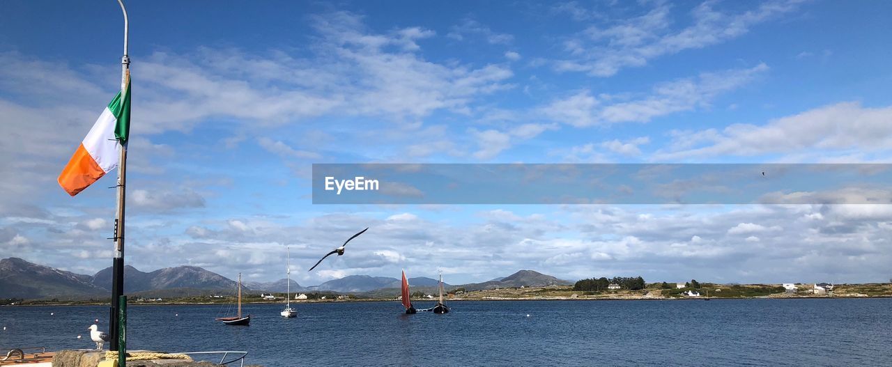 SAILBOATS ON SEA AGAINST SKY