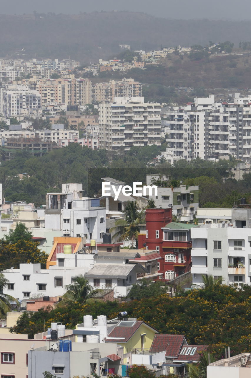 HIGH ANGLE SHOT OF TOWNSCAPE AGAINST BUILDINGS