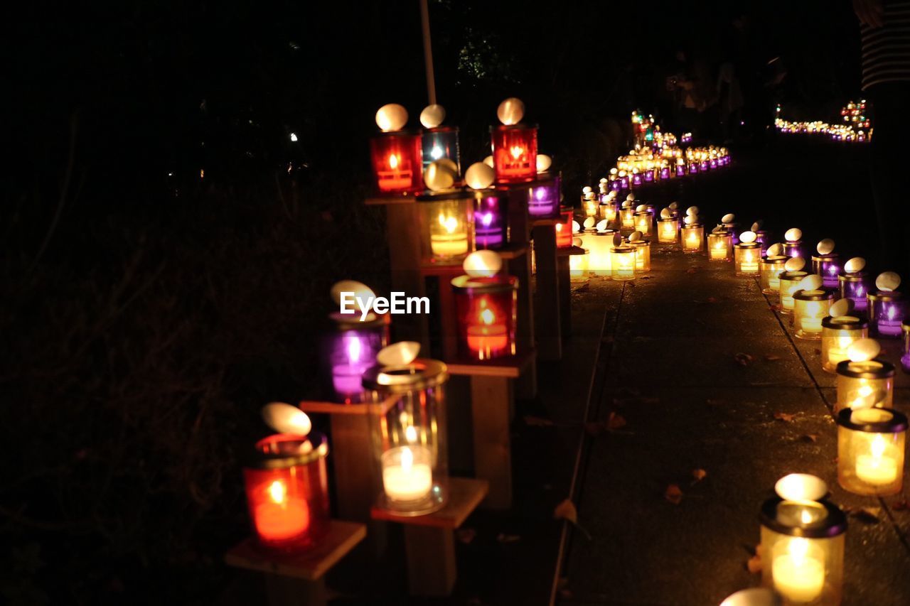 CLOSE-UP OF LIT TEA LIGHT CANDLES