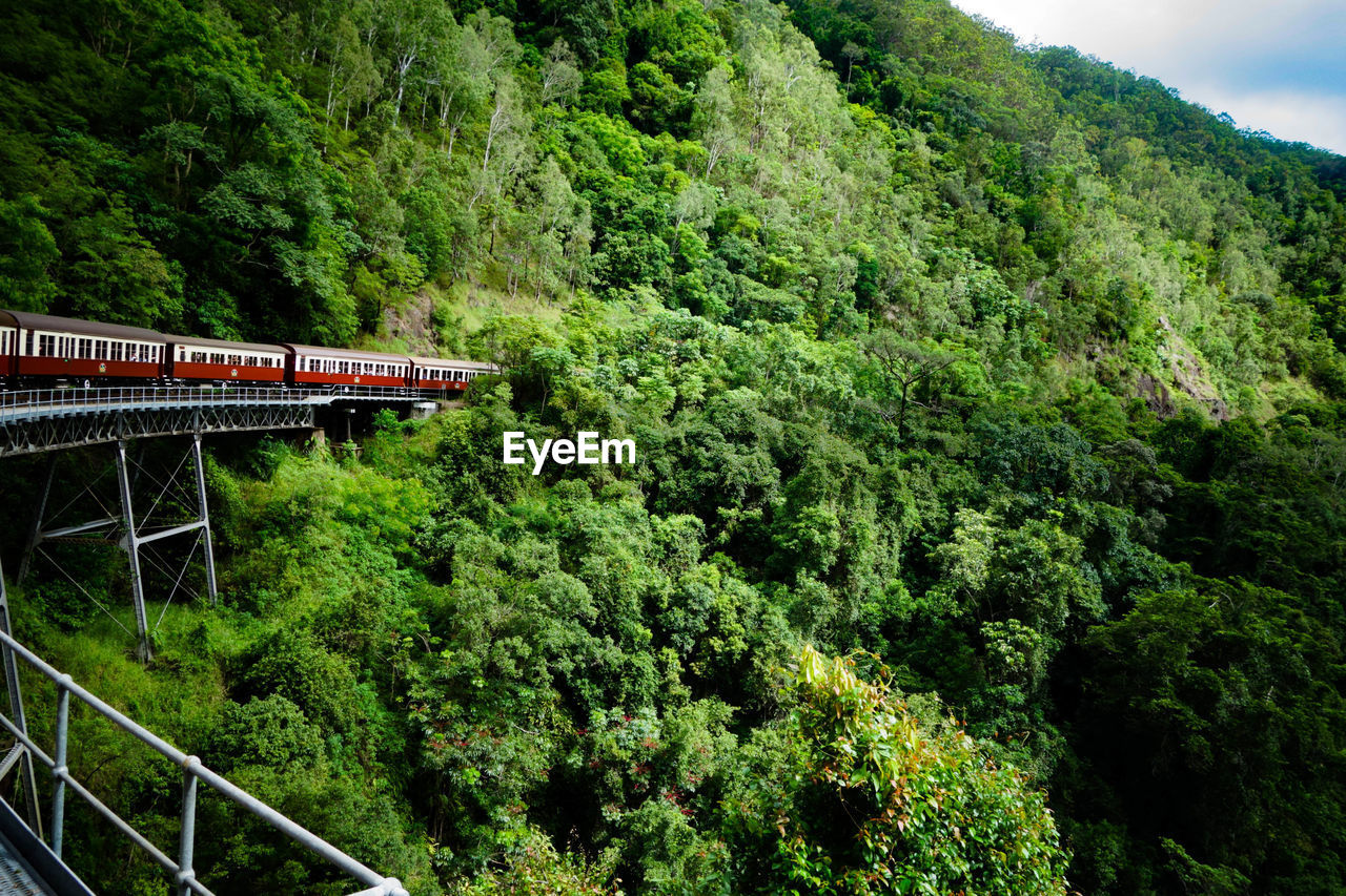 VIEW OF RAILROAD TRACK ON BRIDGE