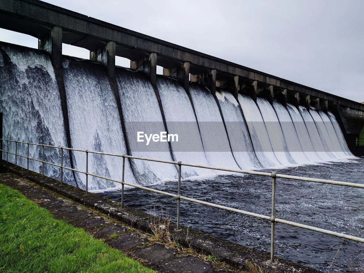 VIEW OF DAM AGAINST SKY