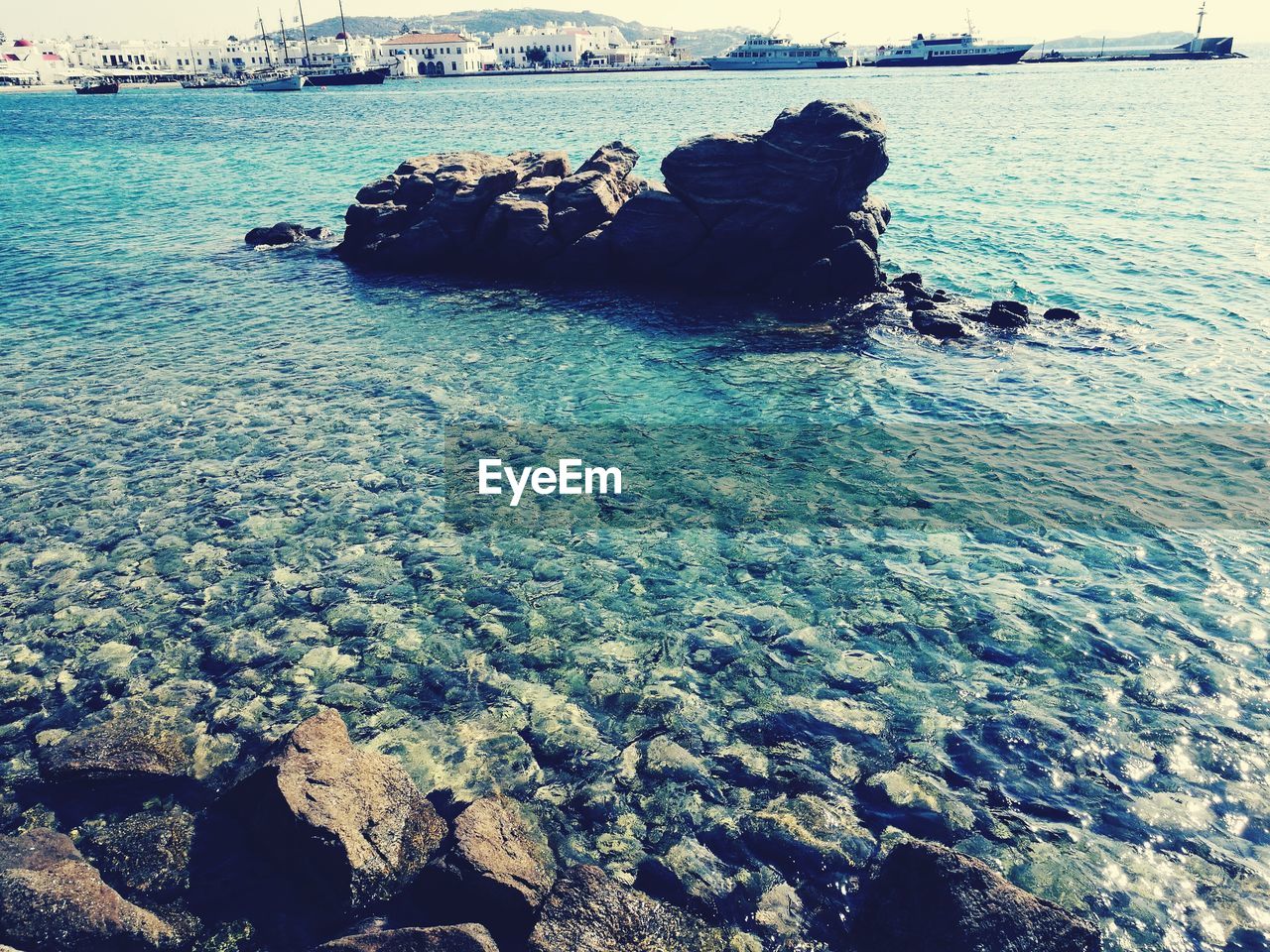 SCENIC VIEW OF SEA AGAINST ROCKS