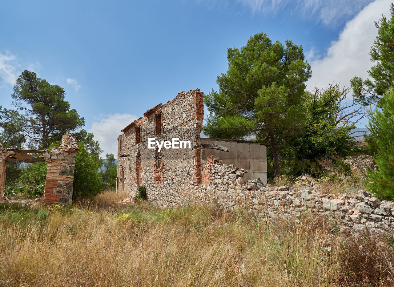 Country house abandoned and occupied by brush, in the vicinity of fontanars dels aforins, spain