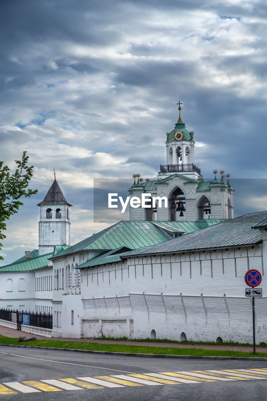 architecture, built structure, building exterior, cloud, sky, landmark, building, city, travel destinations, religion, place of worship, nature, tower, road, belief, history, transportation, the past, street, travel, no people, day, spirituality, outdoors, symbol, tourism, sign