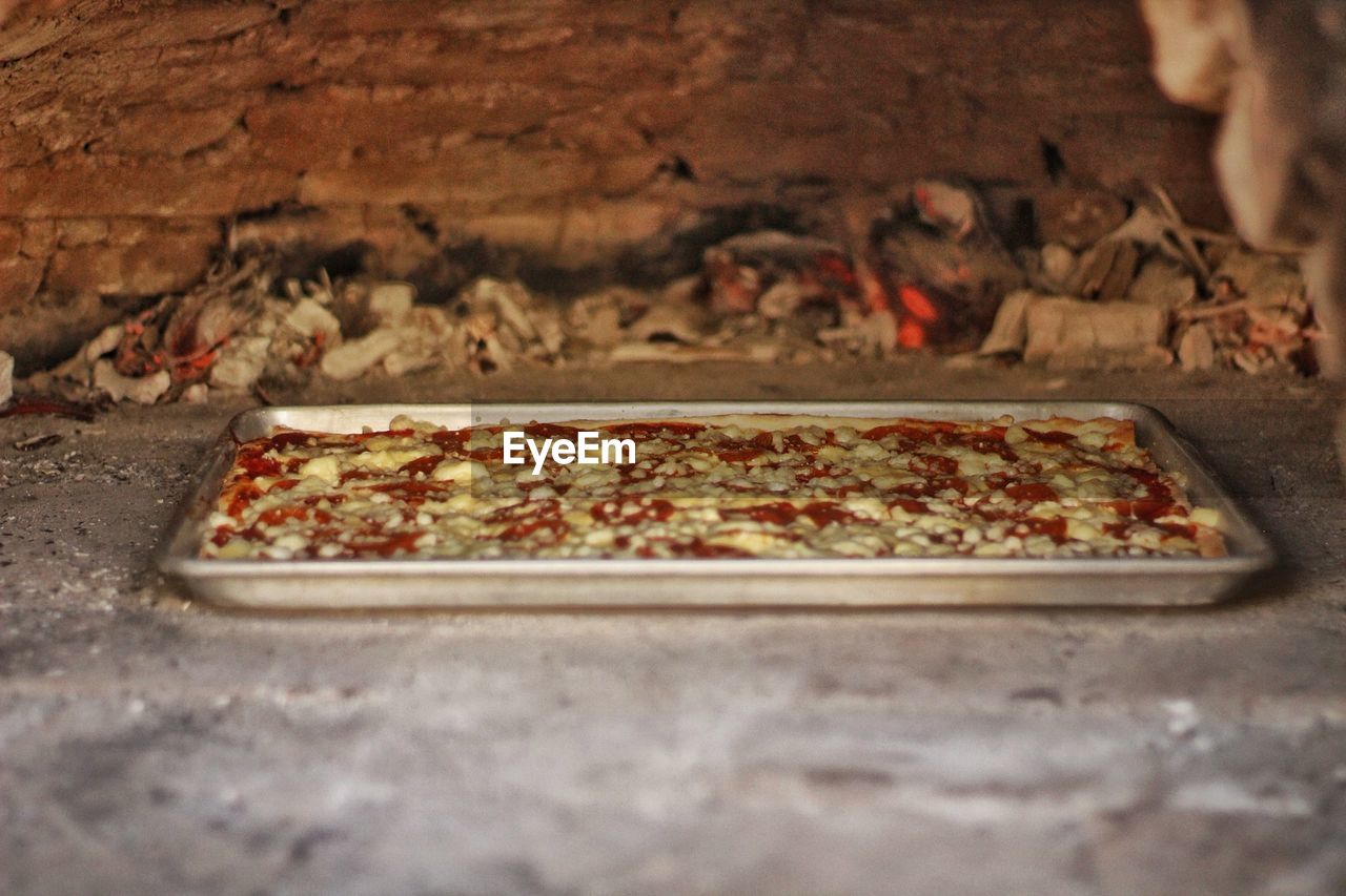 CLOSE-UP OF PIZZA ON TABLE