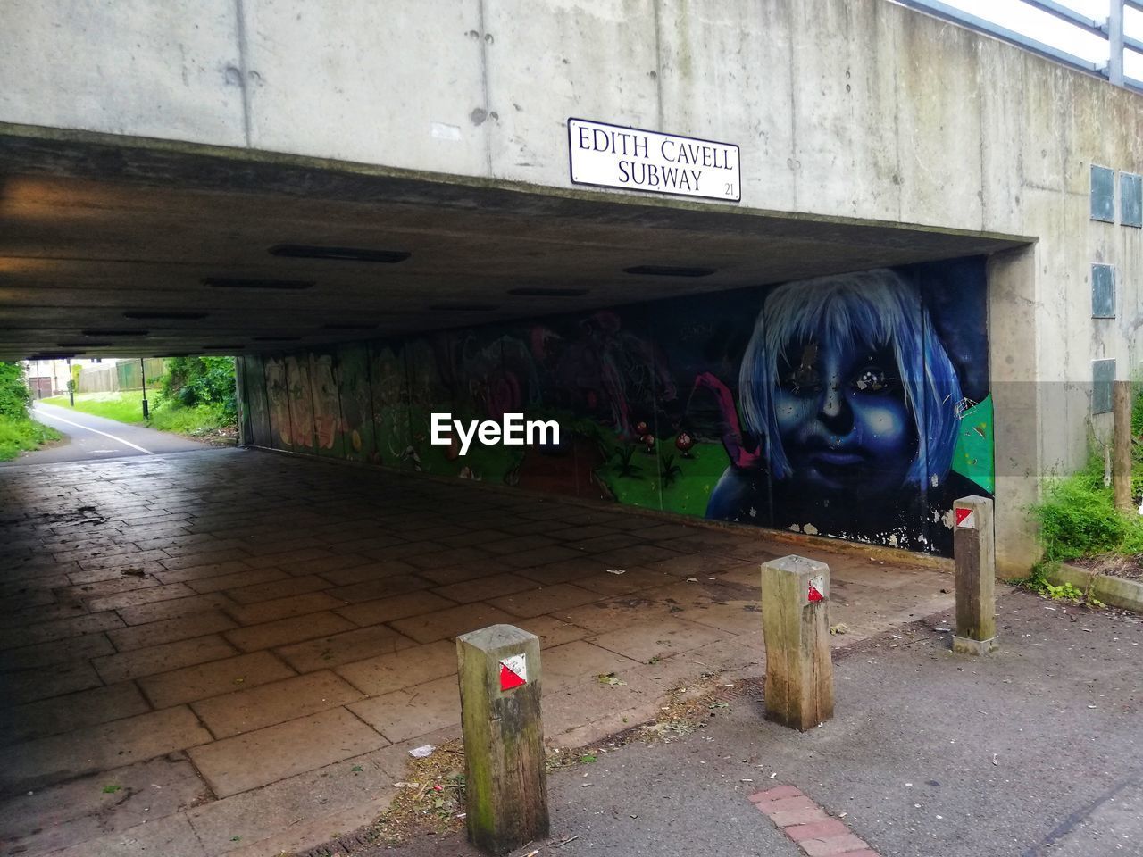 INFORMATION SIGN ON FOOTPATH BY TEXT ON WALL