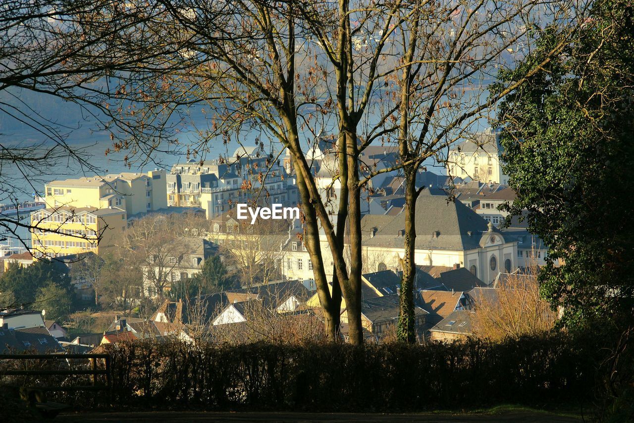 VIEW OF BUILDINGS IN CITY