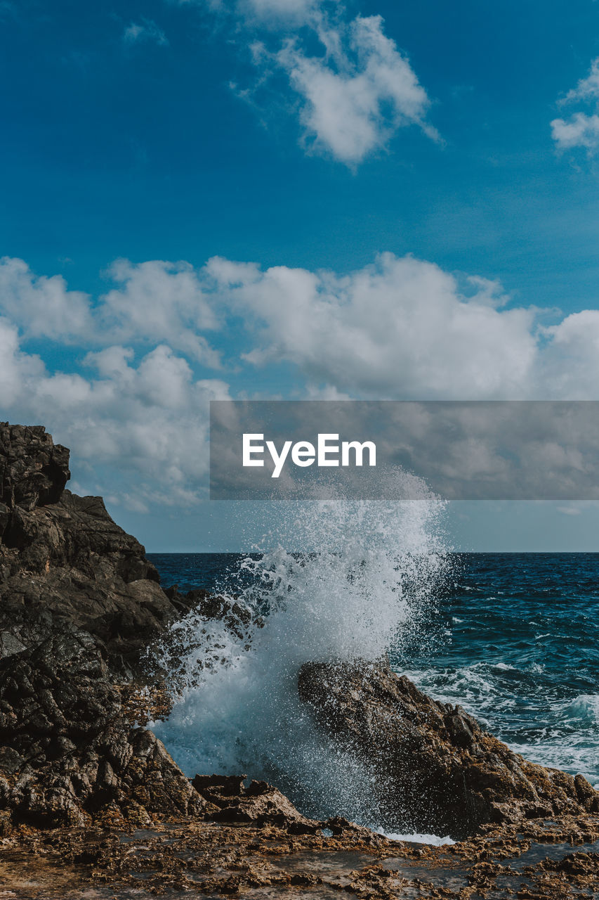 AERIAL VIEW OF SEA AGAINST SKY