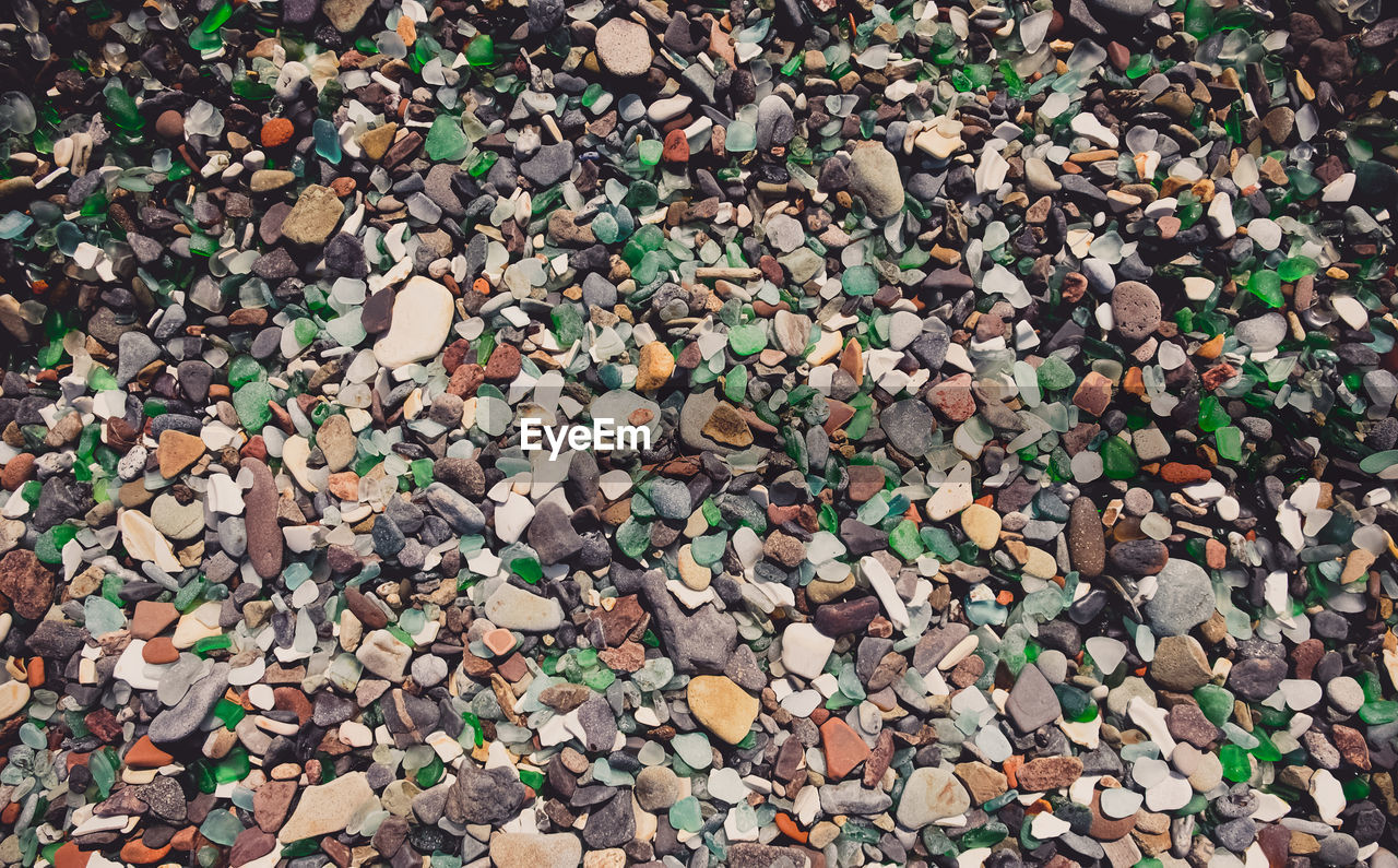 FULL FRAME SHOT OF PEBBLES ON FIELD