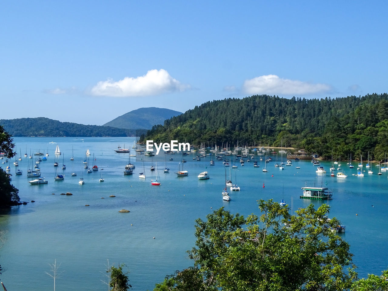 SCENIC VIEW OF BOATS IN BAY