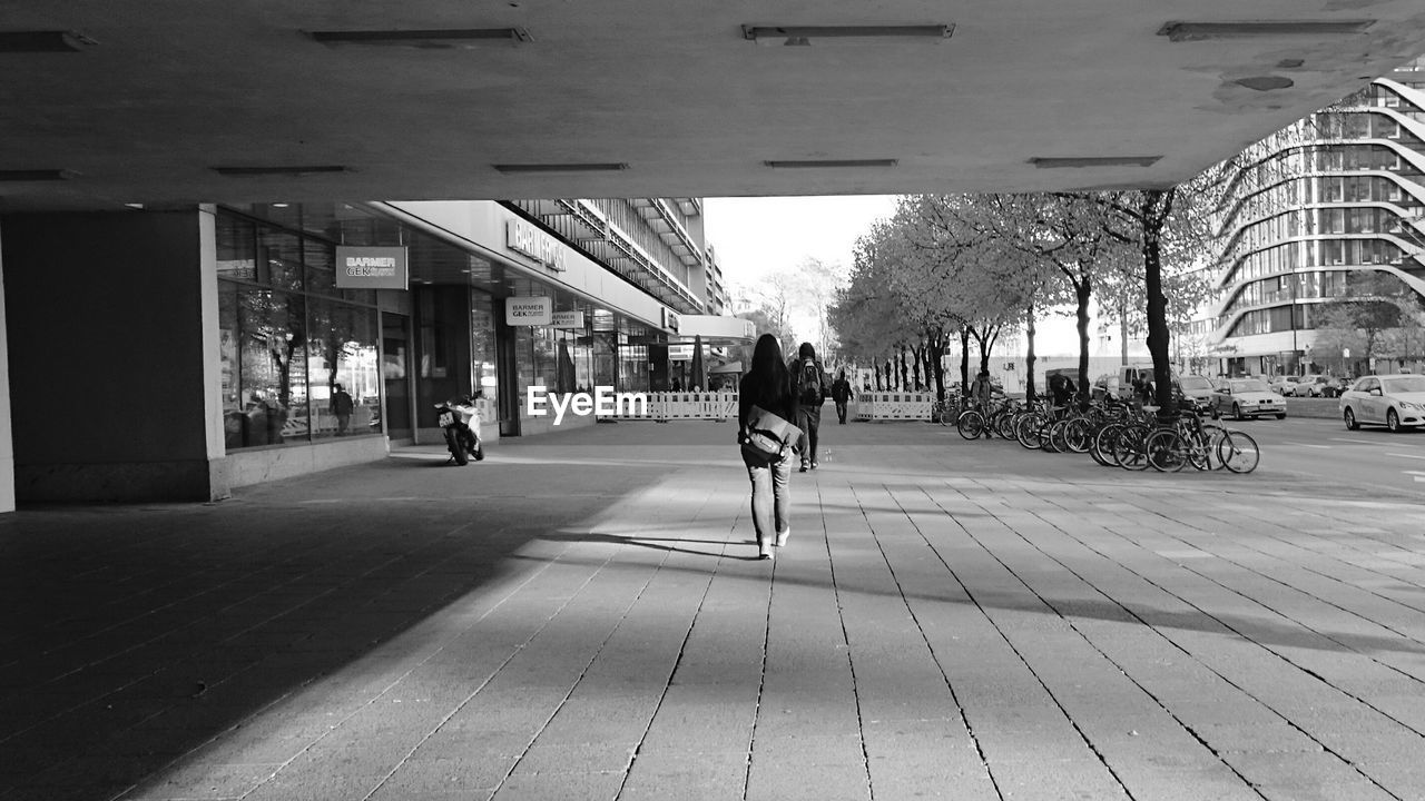 WOMAN WALKING IN CITY