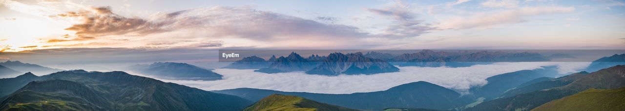 PANORAMIC VIEW OF SNOW COVERED MOUNTAINS AGAINST SKY