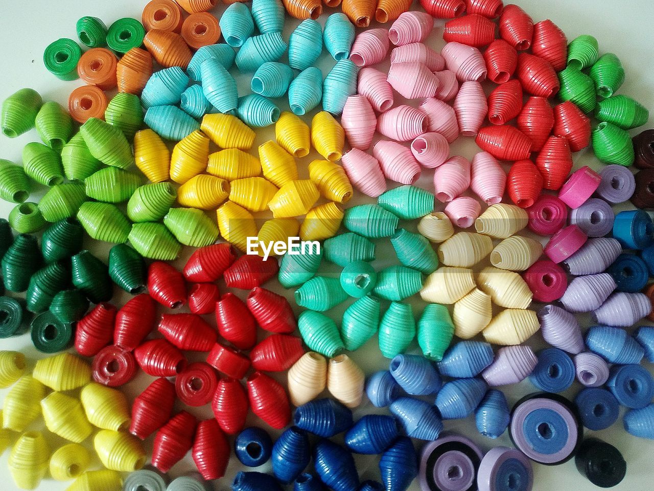 HIGH ANGLE VIEW OF MULTI COLORED CANDIES IN PLATE