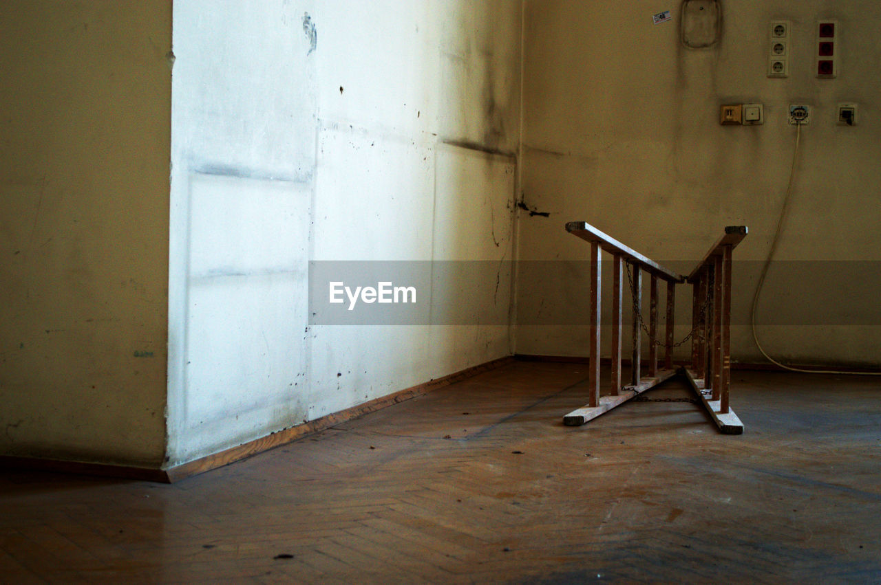 EMPTY TABLE AND CHAIRS IN ROOM