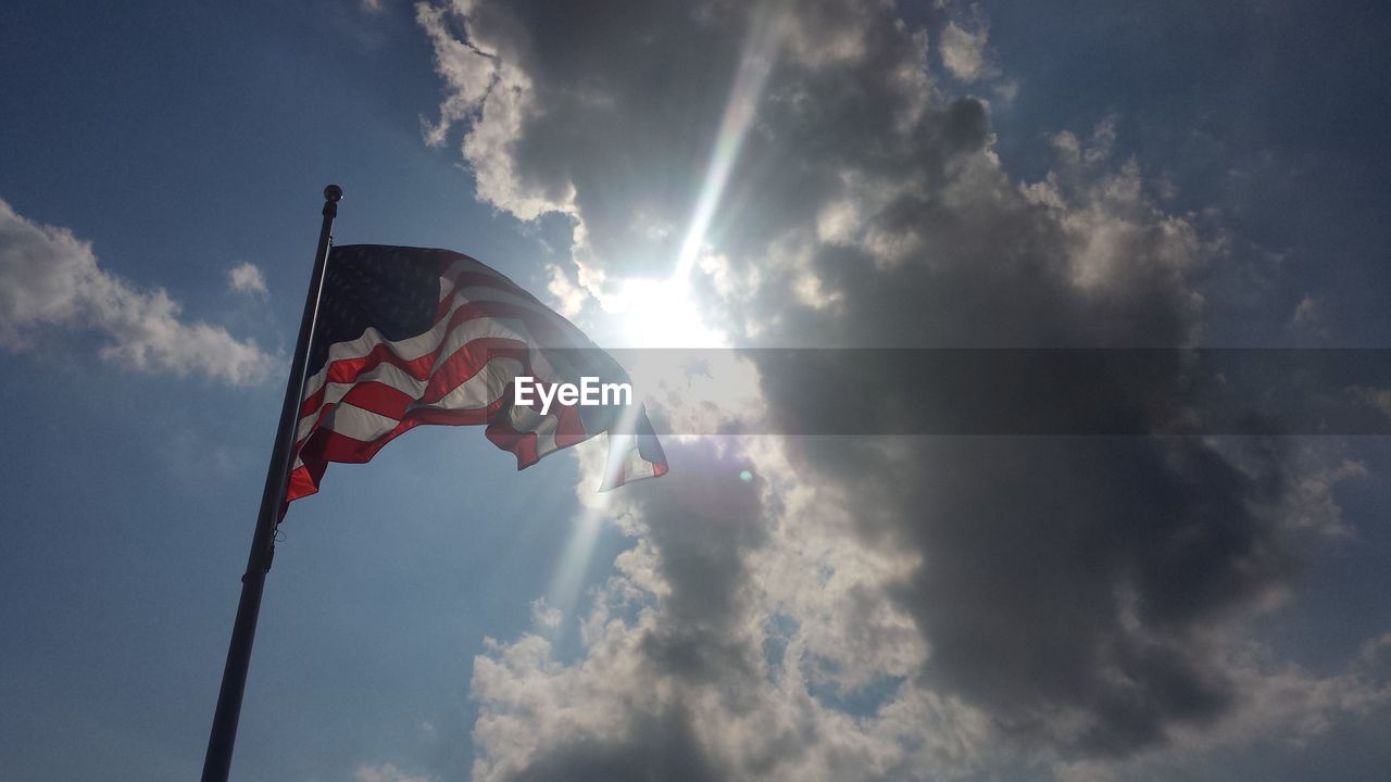 LOW ANGLE VIEW OF TREE AGAINST CLOUDY SKY