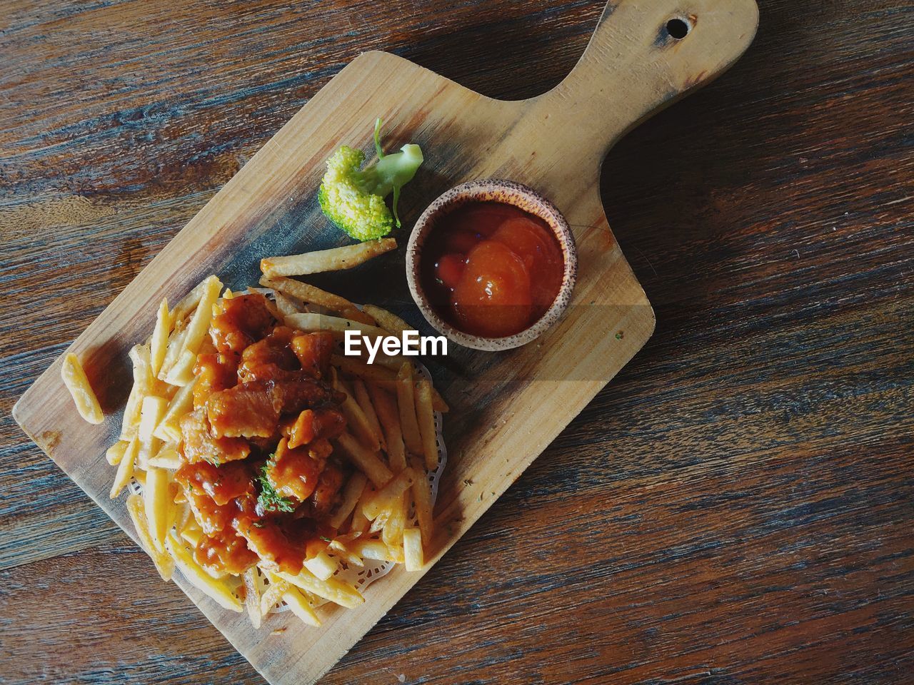 HIGH ANGLE VIEW OF FOOD SERVED ON TABLE