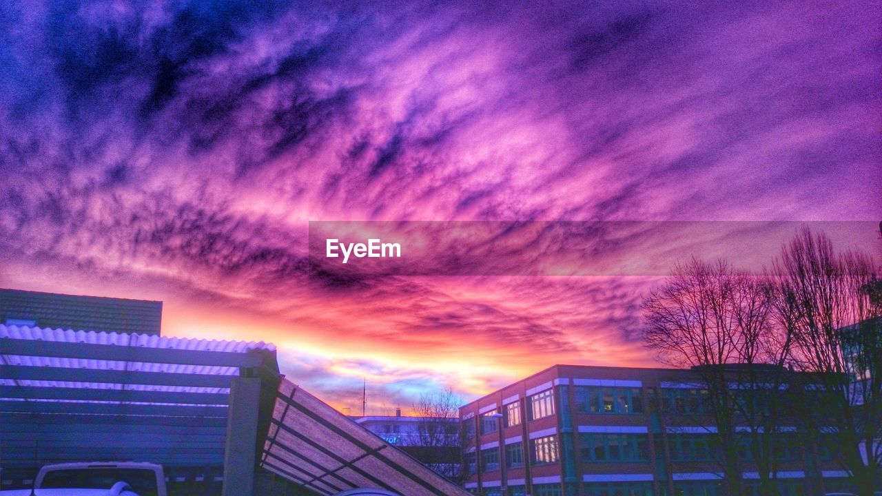 LOW ANGLE VIEW OF BUILT STRUCTURES AGAINST CLOUDY SKY