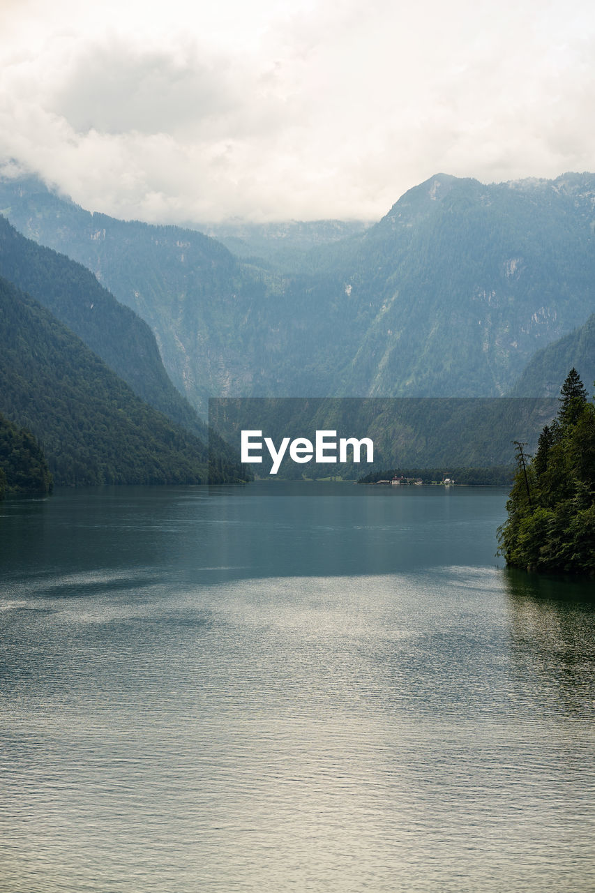 SCENIC VIEW OF LAKE BY MOUNTAIN AGAINST SKY