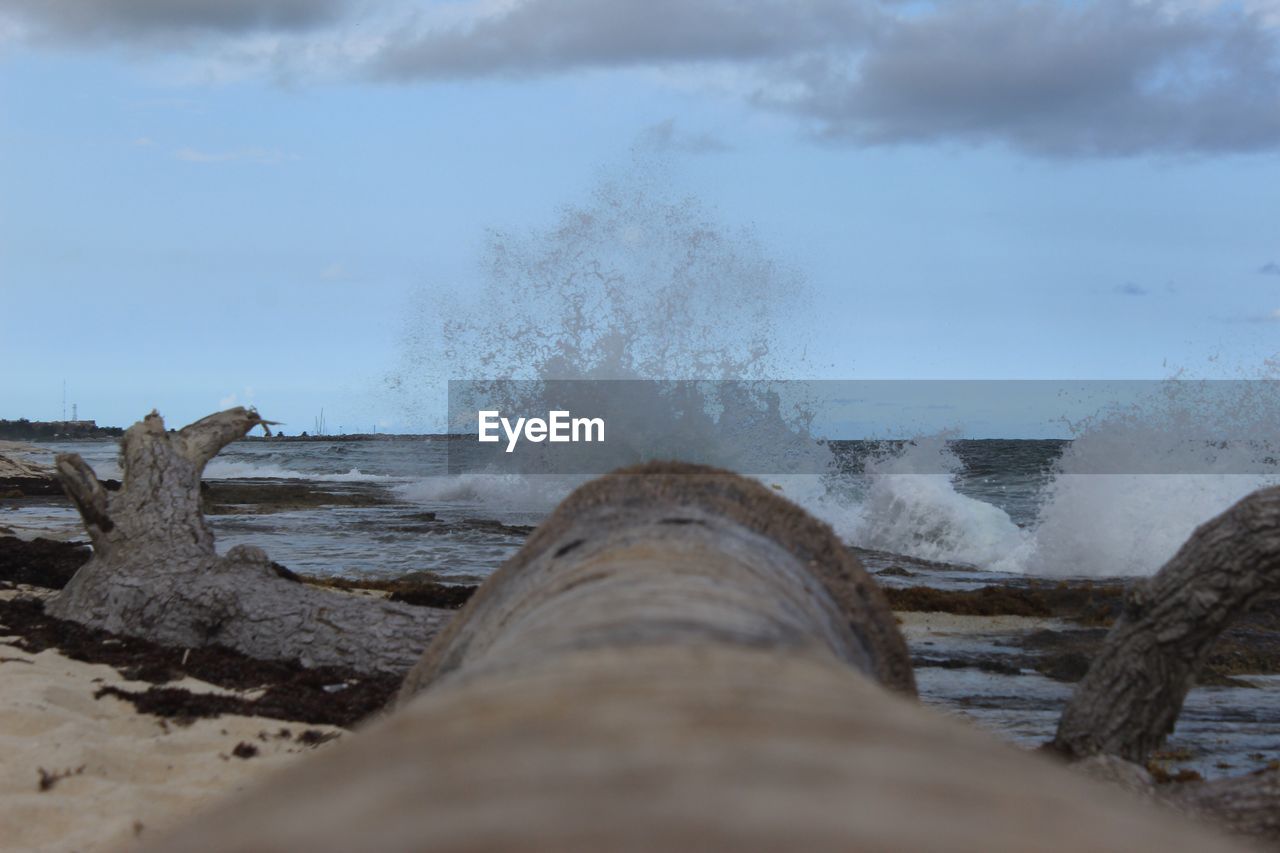 CLOSE-UP OF WAVES SPLASHING ON SHORE